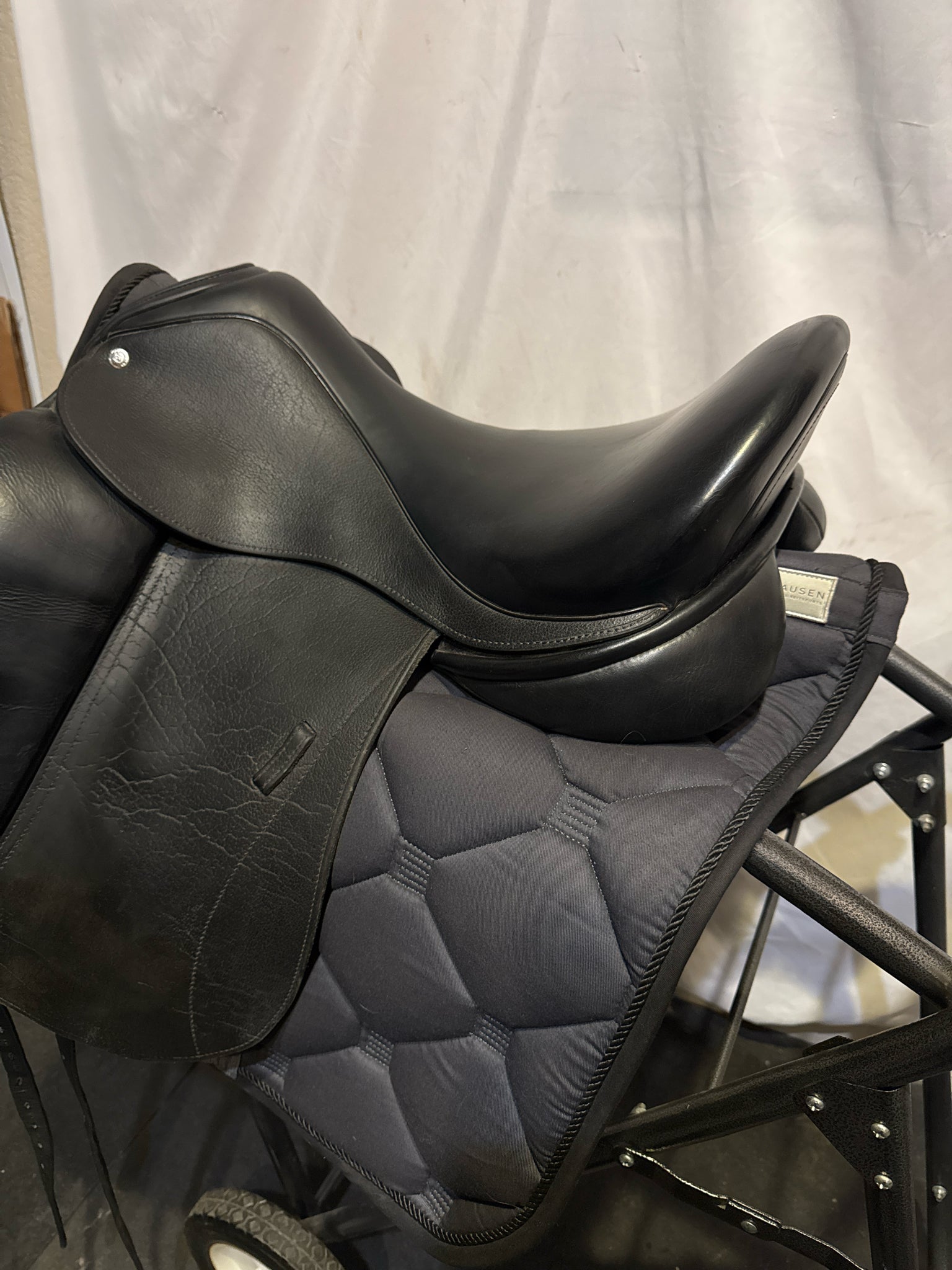 Custom Saddlery Revolution Seat Size 17.5