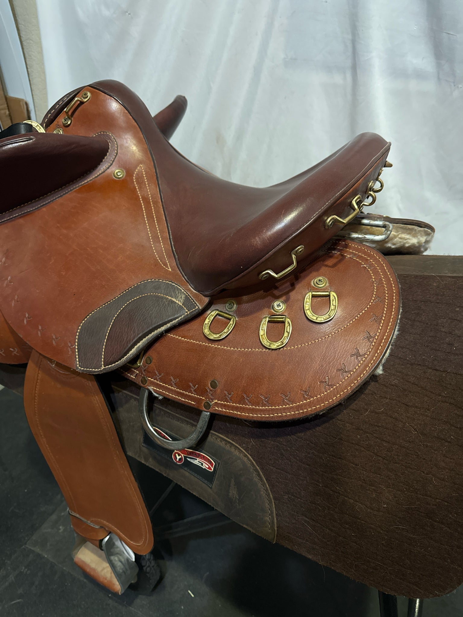 No Brand Seat Size 17 Med. Oil Leather 5.25 Border USED Excellent Auss ...